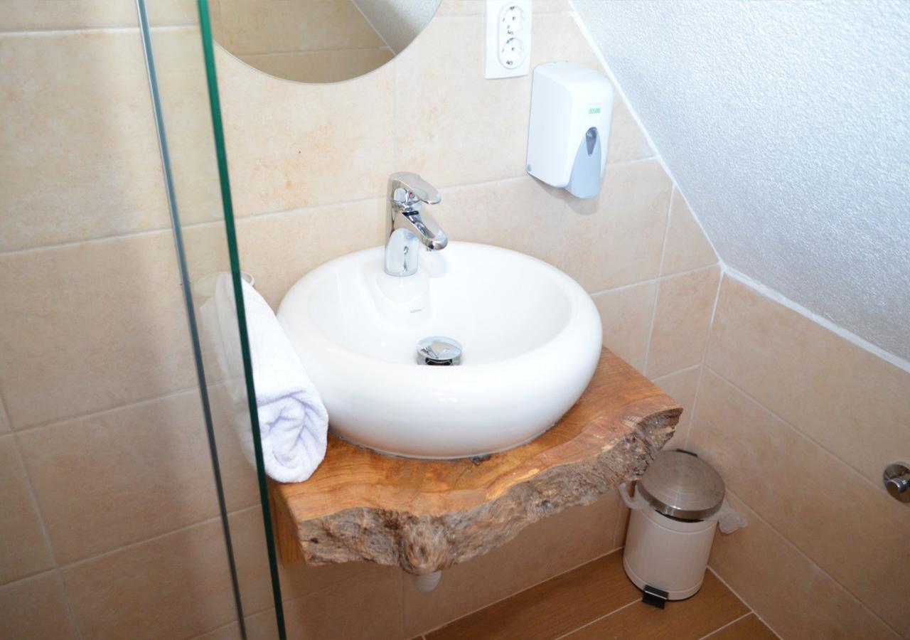 Bed and Breakfast Konoba Ognjiste Sokolac  Экстерьер фото