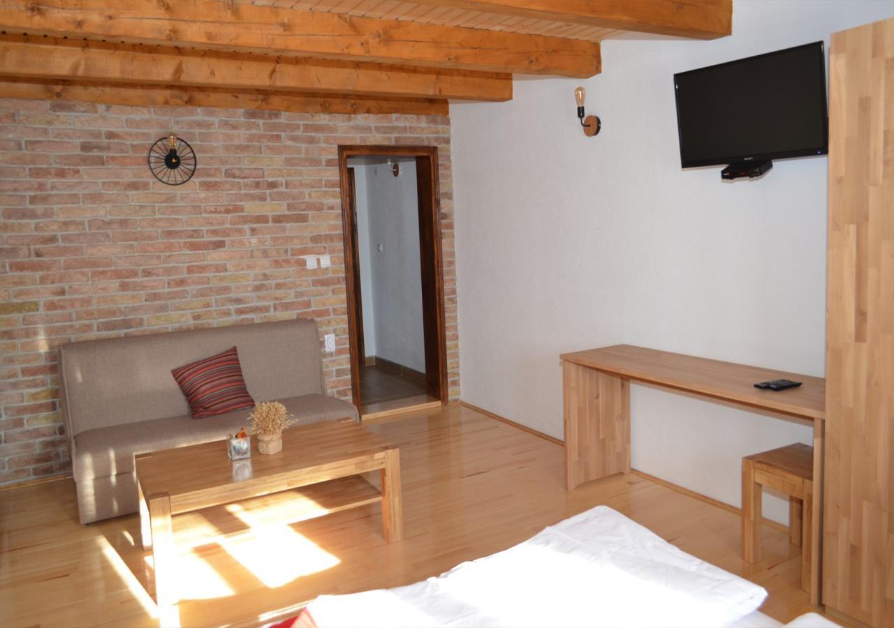 Bed and Breakfast Konoba Ognjiste Sokolac  Экстерьер фото