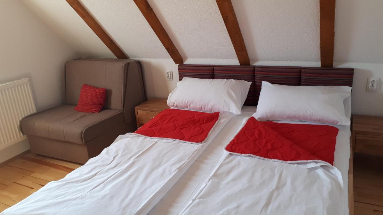 Bed and Breakfast Konoba Ognjiste Sokolac  Экстерьер фото