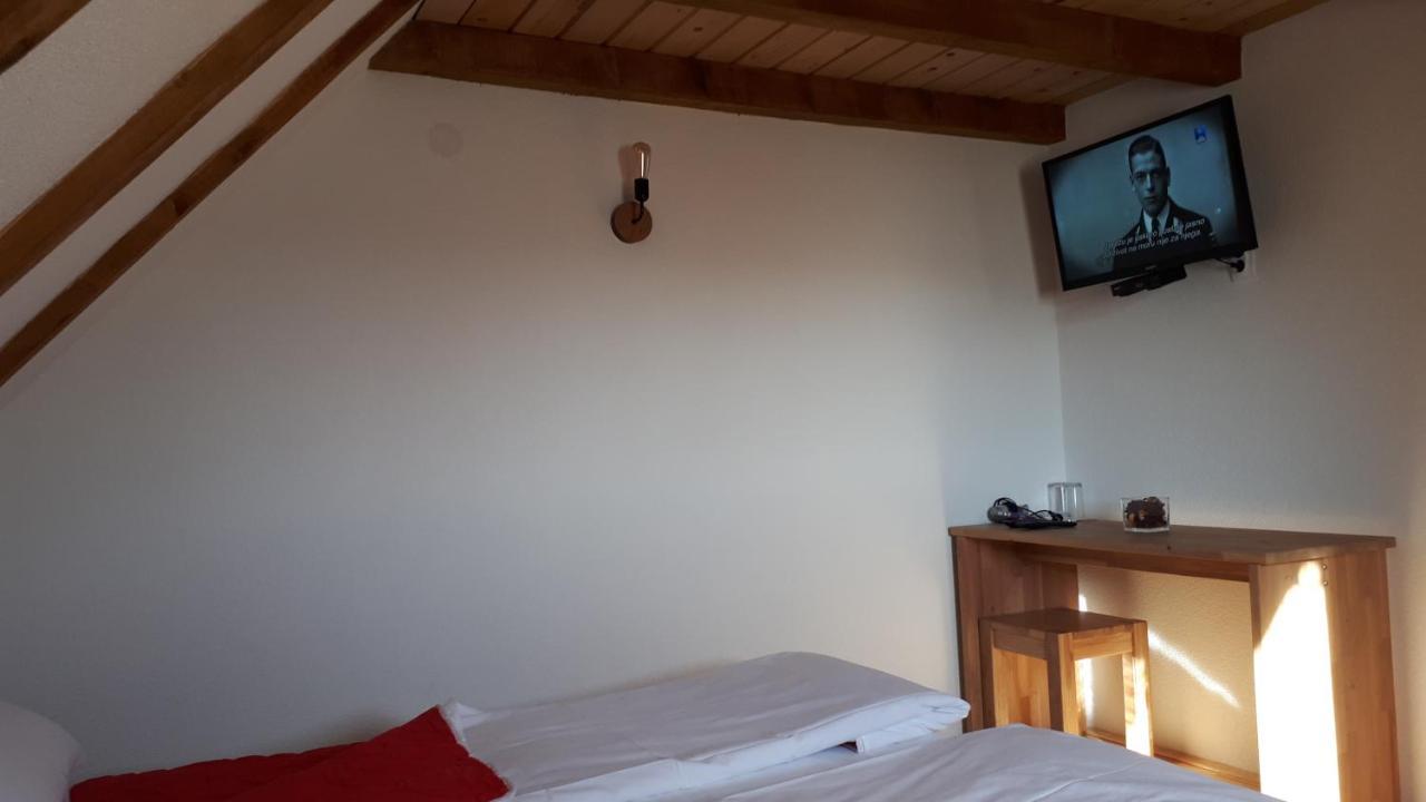 Bed and Breakfast Konoba Ognjiste Sokolac  Экстерьер фото