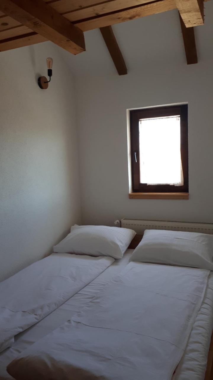 Bed and Breakfast Konoba Ognjiste Sokolac  Экстерьер фото