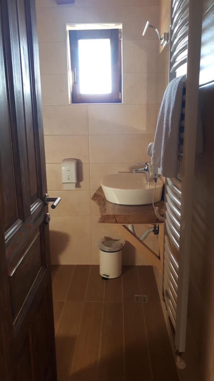 Bed and Breakfast Konoba Ognjiste Sokolac  Экстерьер фото
