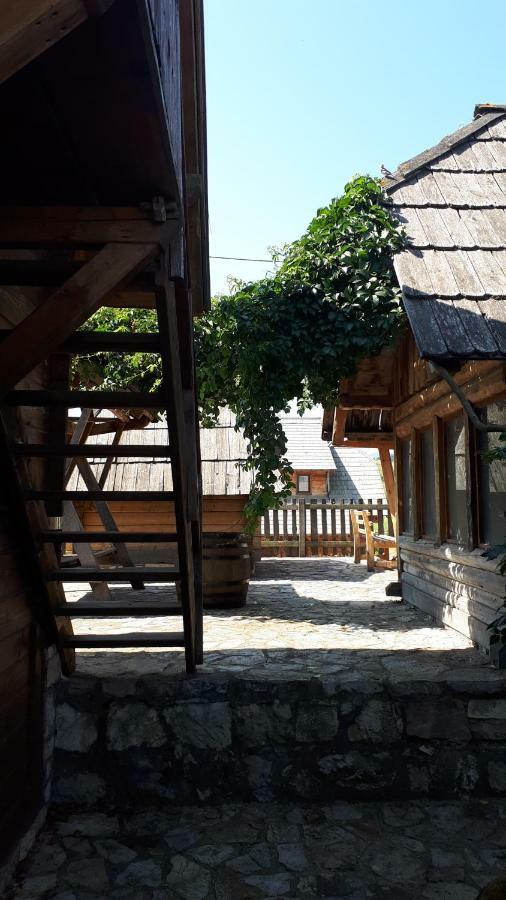 Bed and Breakfast Konoba Ognjiste Sokolac  Экстерьер фото
