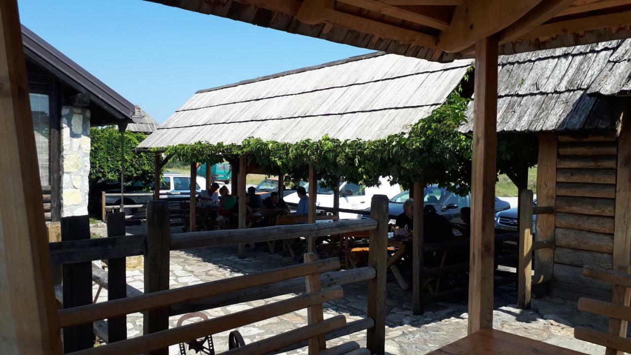 Bed and Breakfast Konoba Ognjiste Sokolac  Экстерьер фото