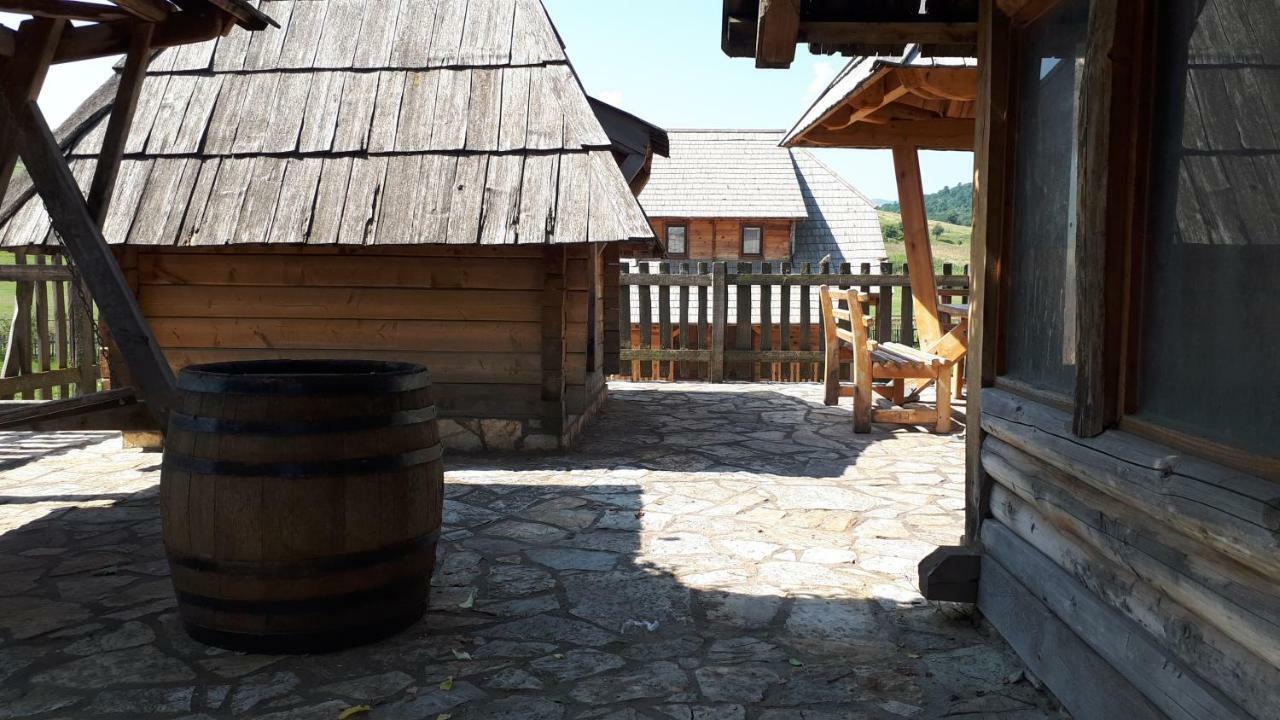 Bed and Breakfast Konoba Ognjiste Sokolac  Экстерьер фото