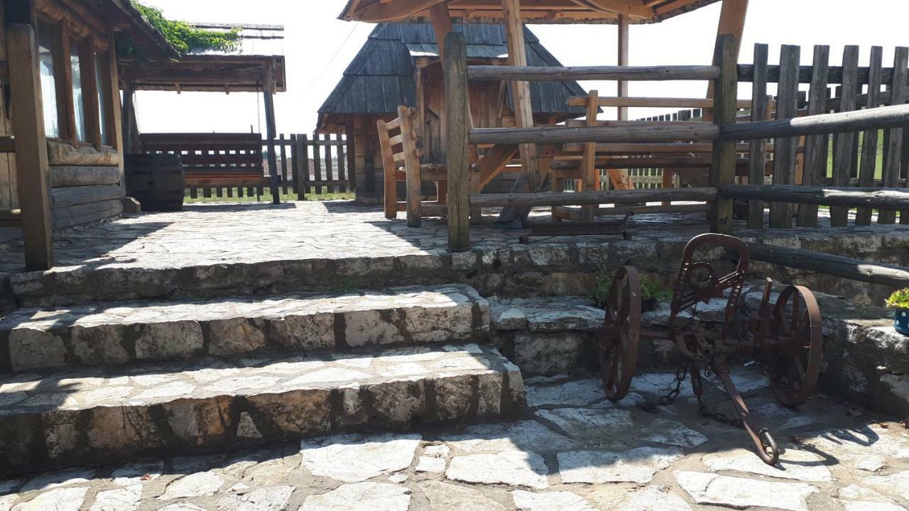 Bed and Breakfast Konoba Ognjiste Sokolac  Экстерьер фото